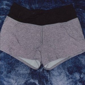 LULULEMON size 2 2.5 inch shorts